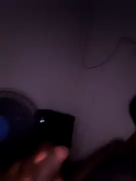 its_your_boy_2001: διαδικτυακό σόου στην κάμερα