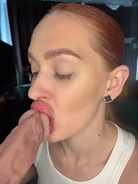 Chat XXX en directo de LittleFox___