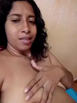 hotaniani Adlı Modelin Canlı XXX Sohbeti