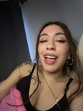 צ'אט XXX בשידור חי של Jennyvignaduzzo