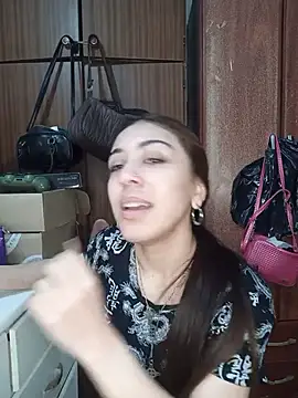Jennyvignaduzzo Chat XXX in diretta