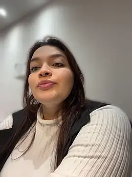 sarahreyess_11's Webcam Show