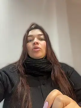 sarahreyess_11 Adlı Modelin Canlı XXX Sohbeti