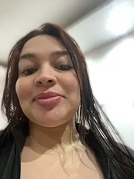 sarahreyess_11's Webcam Show