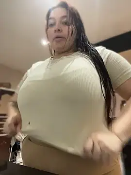 sarahreyess_11's Webcam Show