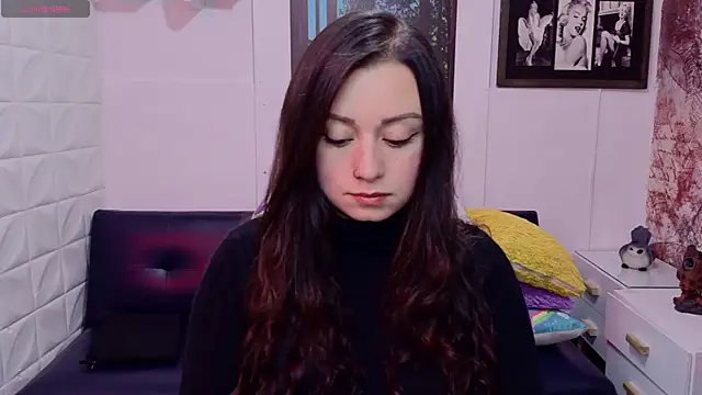 Eva_Roussell Adlı Modelin Canlı XXX Sohbeti