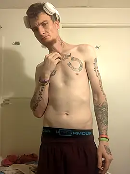 jizzyglizzy92 Show in webcam