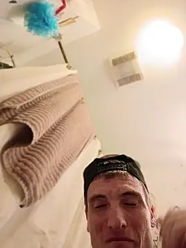 jizzyglizzy92's Webcam Show