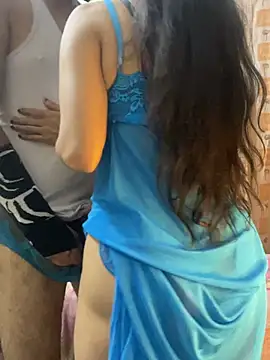 LOVE4GIRL: διαδικτυακό σόου στην κάμερα