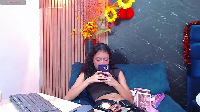 honeymoon_12 live XXX chat