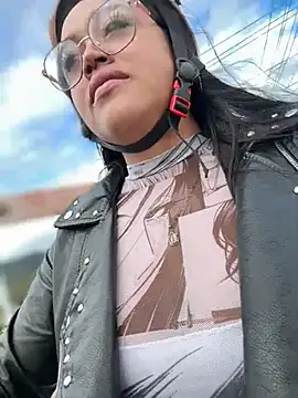 Pertunjukan Kamera Web Mia_Risky-1