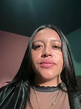 Mia_Risky-1n Webbikameraesitys