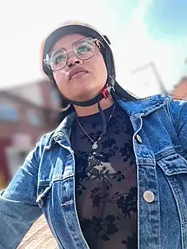 Outdoors-Mia_Khalifa Adlı Modelin Web Kamerası Şovu