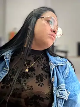 Show modela Outdoors-Mia_Khalifa na web-kameri