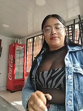 Outdoors-Mia_Khalifa: διαδικτυακό σόου στην κάμερα