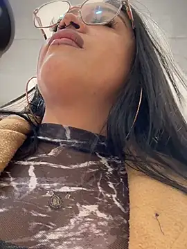 Chat XXX Live Outdoors-Mia_Khalifa
