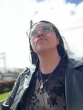 Вебкам-шоу Outdoors-Mia_Khalifa