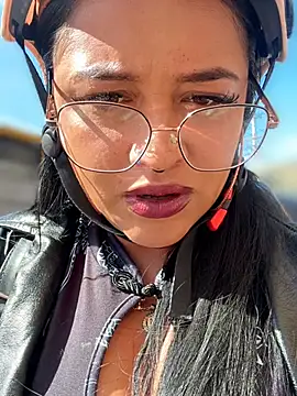 Outdoors-Mia_Khalifa Шоу с уебкамера