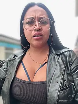 Pokazy przed kamerką – Outdoors-Mia_Khalifa