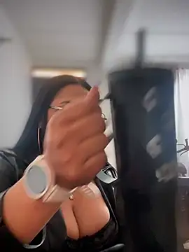 Outdoors-Mia_Khalifa Show Webcam