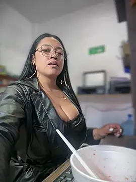 Outdoors-Mia_Khalifa: διαδικτυακό σόου στην κάμερα