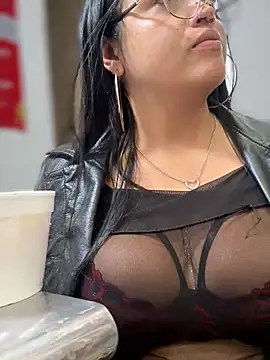 Outdoors-Mia_Khalifa Show in webcam