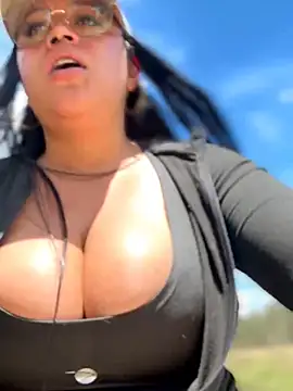 Outdoors-Mia_Khalifa Show in webcam