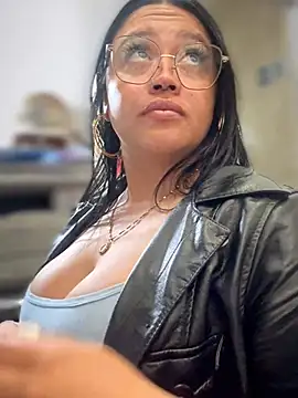 Outdoors-Mia_Khalifa's Live XXX Chat