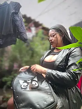 Outdoors-Mia_Khalifa Show in webcam