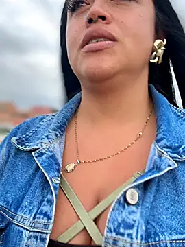 Outdoors-Mia_Khalifa ওয়েবক্যাম শো