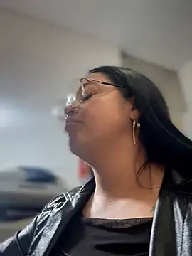 Outdoors-Mia_Khalifa ওয়েবক্যাম শো
