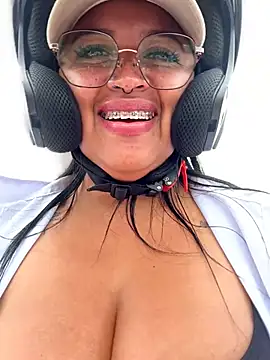 Pertunjukan Kamera Web Outdoors-Mia_Khalifa