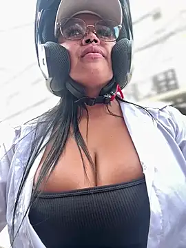 Show modela Outdoors-Mia_Khalifa na web-kameri