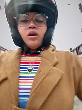 Show modela Outdoors-Mia_Khalifa na web-kameri