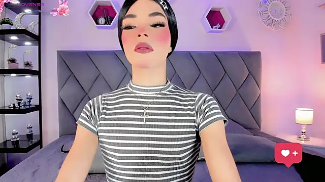 Show modela Amira_Ember na web-kameri