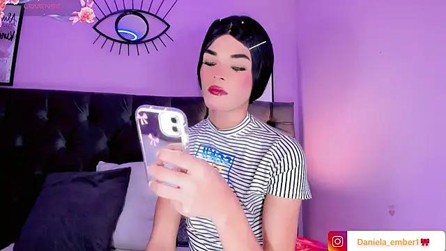 הופעת וובקאם של Amira_Ember