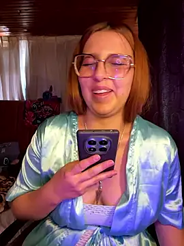 XXX chat uživo modela CoraVibes