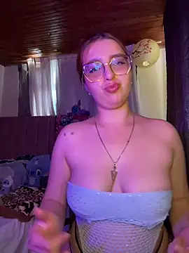 XXX chat uživo modela CoraVibes