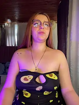 CoraVibes' Live XXX Chat