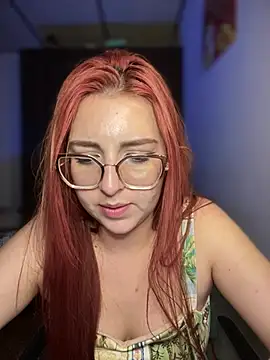 CoraVibes' Live XXX Chat