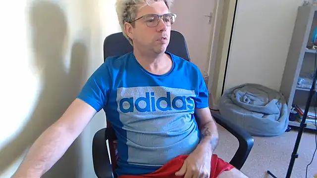 blueandwhite1 Show Webcam
