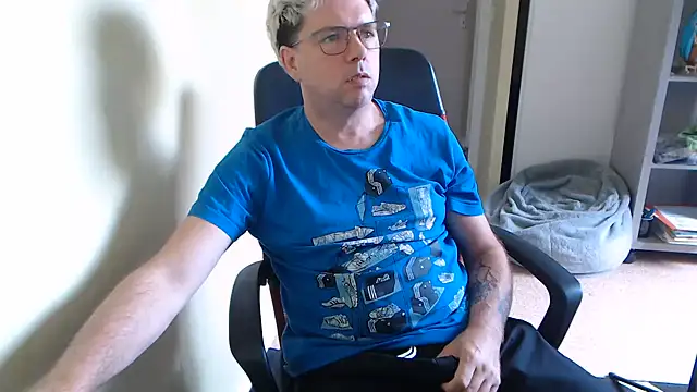 blueandwhite1 Show Webcam