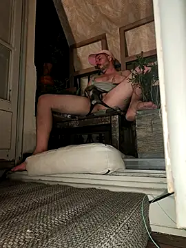Pokazy przed kamerką – Titilouonlyf69
