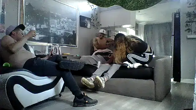 B3toBaby Show in webcam
