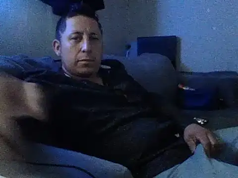 Badboibeto: διαδικτυακό σόου στην κάμερα