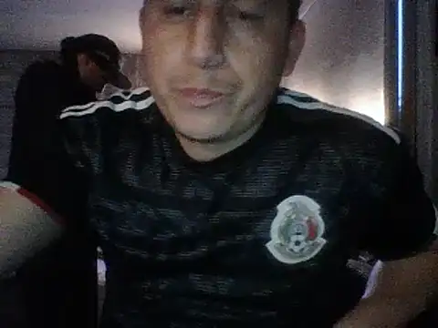 Badboibeto: διαδικτυακό σόου στην κάμερα