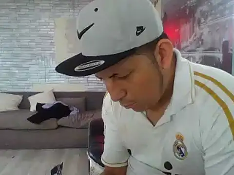 Badboibeto: διαδικτυακό σόου στην κάμερα