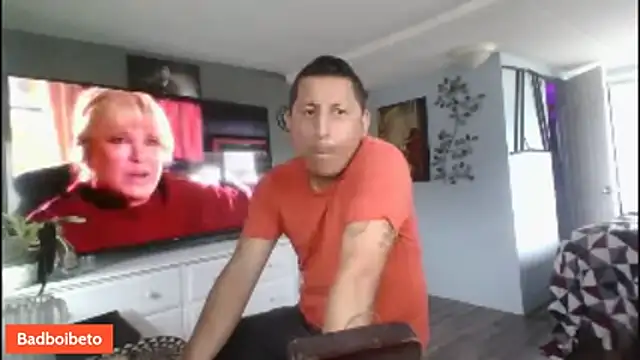 Badboibeto: διαδικτυακό σόου σ την κάμερα