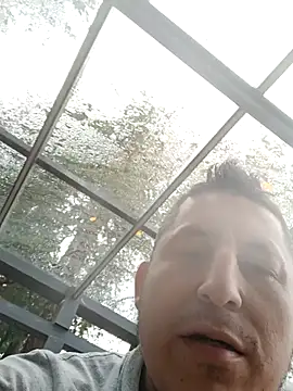 Badboibeto: διαδικτυακό σόου στην κάμερα