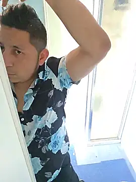Badboibeto: διαδικτυακό σόου στην κάμερα